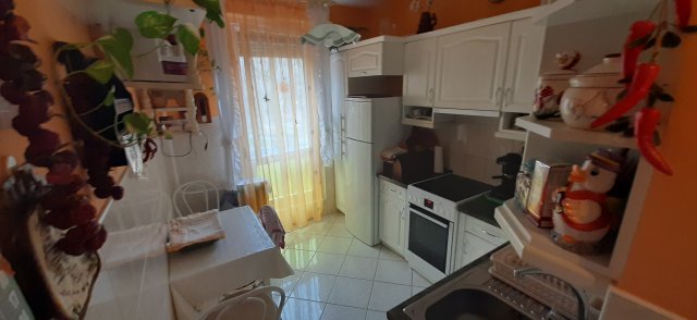 Kiadó panellakás, albérlet, Pécsett 55 E Ft / hó, 3 szobás