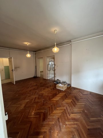Eladó családi ház, Pécsett 42 M Ft, 4 szobás