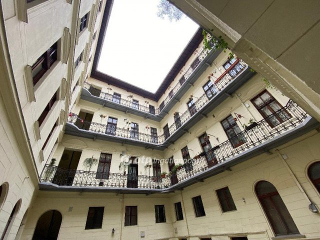 Kiadó téglalakás, albérlet, Budapesten, VI. kerületben