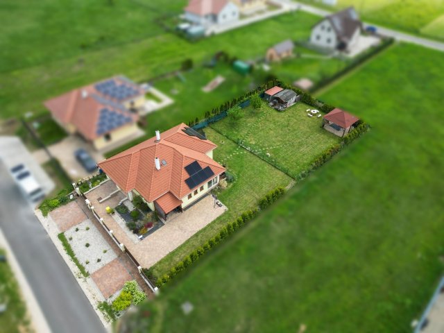 Eladó családi ház, Márkón 159.9 M Ft, 4 szobás