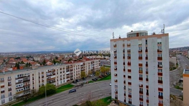 Eladó panellakás, Pécsett 44.7 M Ft, 2 szobás