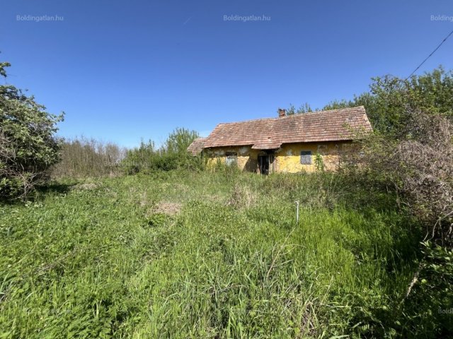 Eladó családi ház, Csömenden 2.9 M Ft, 3 szobás