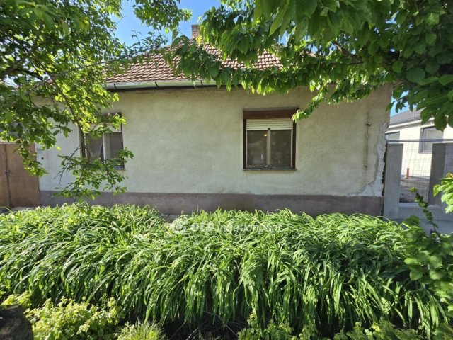 Eladó családi ház, Hajdúböszörményen 25 M Ft, 2 szobás