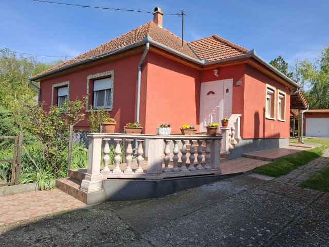 Eladó családi ház, Tápiószelén 44.5 M Ft, 2 szobás