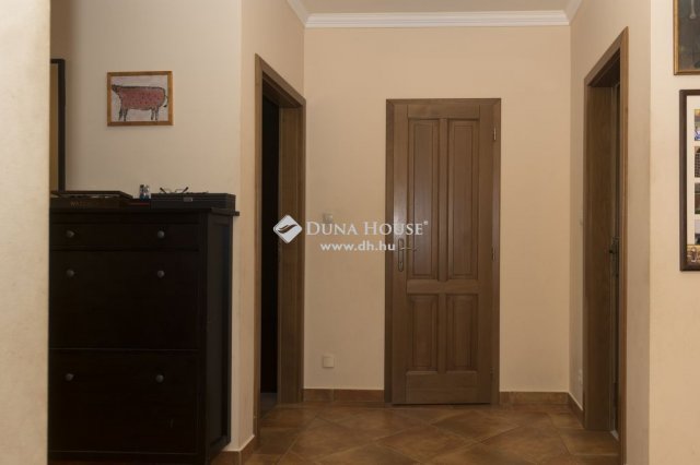 Eladó családi ház, Gödön 225 M Ft, 7 szobás