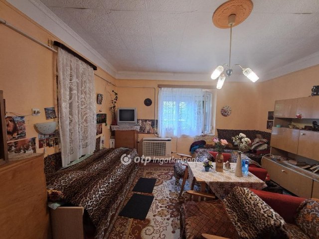 Eladó családi ház, Kisújszálláson 13.5 M Ft, 1+1 szobás