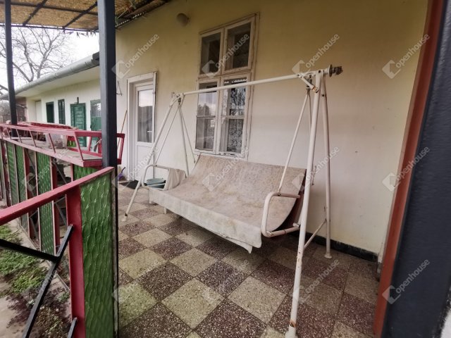 Eladó családi ház, Segesden 20 M Ft, 4 szobás