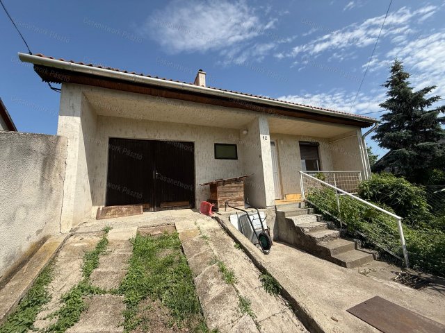 Eladó családi ház, Pásztón 31.99 M Ft, 4 szobás