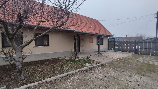 Eladó családi ház, Nagykőrösön 31.5 M Ft, 2 szobás