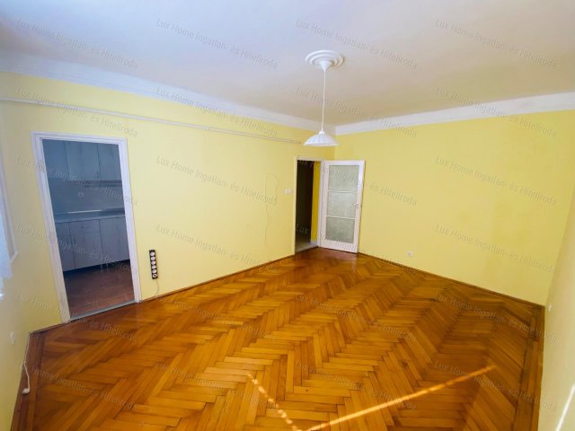 Kiadó téglalakás, albérlet, Komáromban 135 E Ft / hó, 1 szobás