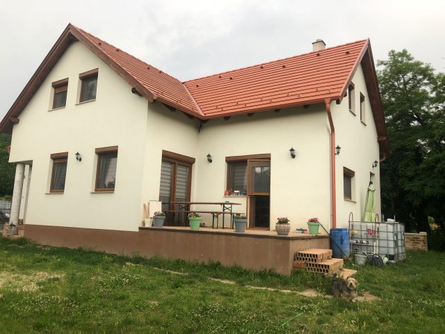 Eladó családi ház, Pázmándfalun 96.9 M Ft, 5 szobás