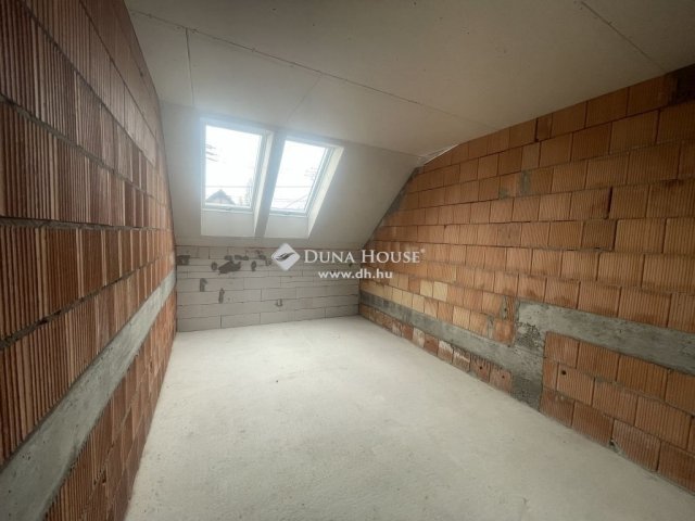 Eladó ikerház, Vecsésen 115 M Ft, 4 szobás