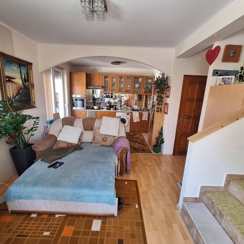 Eladó családi ház, Siófokon 72.9 M Ft, 12 szobás