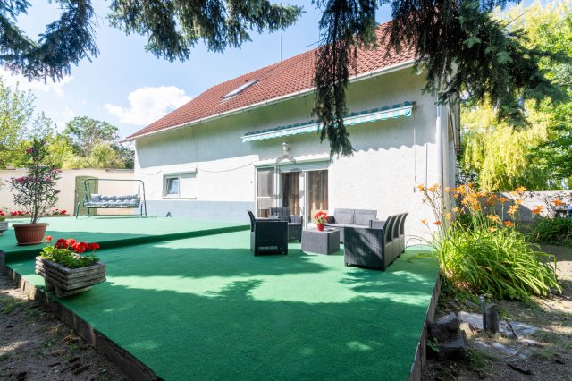 Eladó családi ház, Ercsiben 49.9 M Ft, 6 szobás