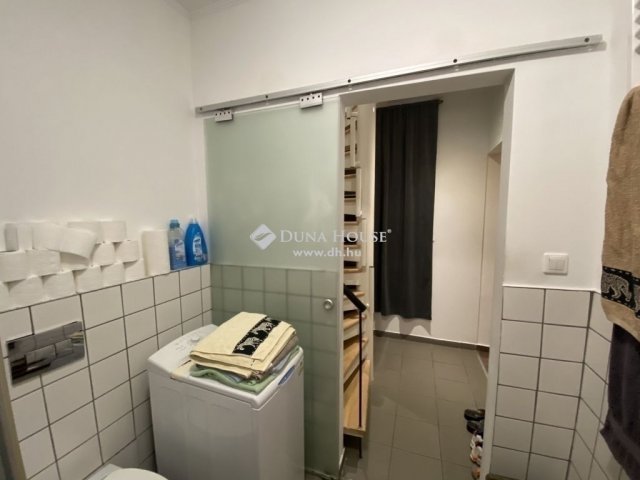 Eladó téglalakás, Budapesten, V. kerületben 59.9 M Ft, 1 szobás