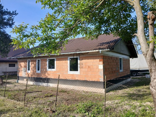 Eladó családi ház, Szigethalmon 89 M Ft, 4 szobás