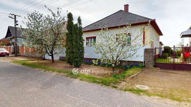 Eladó családi ház, Demecseren 15.7 M Ft, 2 szobás