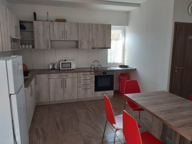 Kiadó családi ház, albérlet, Pécsett 470 E Ft / hó, 3 szobás