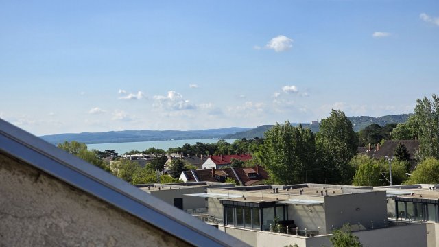 Eladó téglalakás, Balatonfüreden 86.8 M Ft, 5 szobás