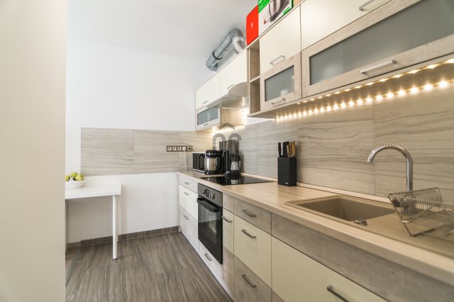 Eladó téglalakás, Budapesten, IX. kerületben 76 M Ft, 1 szobás