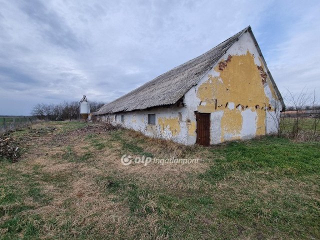 Eladó ipari ingatlan, Mezőfalván 130 M Ft / költözzbe.hu