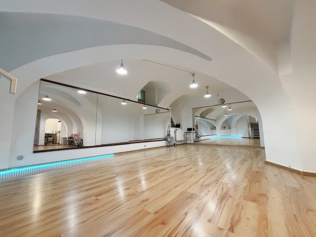 Eladó üzlethelyiség, Budapesten, XI. kerületben 84.9 M Ft
