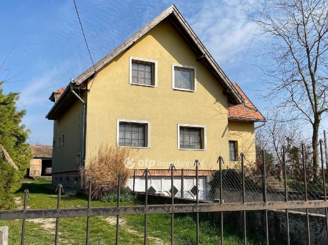 Eladó családi ház, Dömsödön 104.9 M Ft, 7 szobás