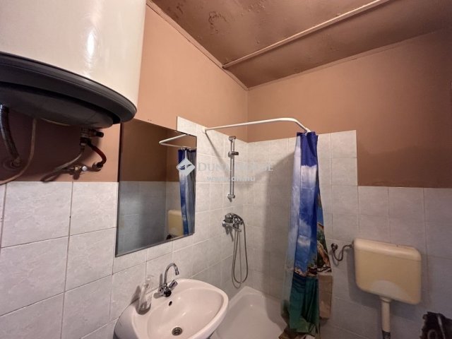 Eladó családi ház, Bucsután 13.99 M Ft, 1 szobás