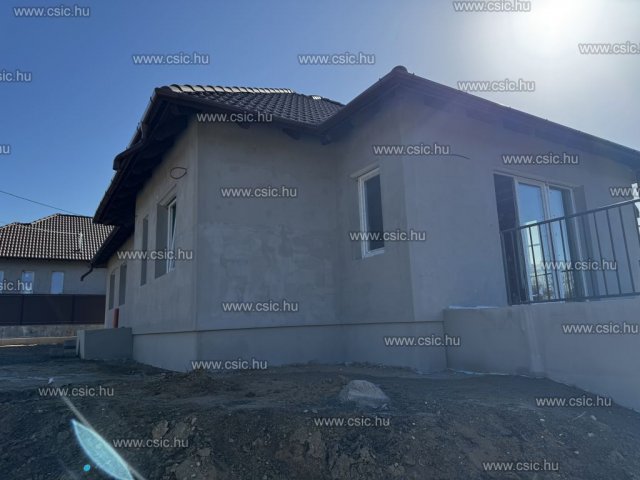 Eladó családi ház, Veresegyházon 107.99 M Ft, 4 szobás