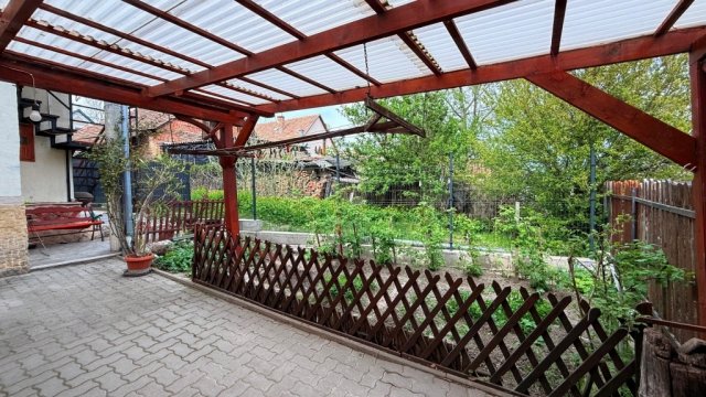 Eladó családi ház, Dunabogdányban 60 M Ft, 4+1 szobás