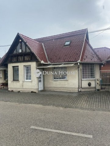 Eladó üzlethelyiség, Komáromban 17.99 M Ft, 1 szobás