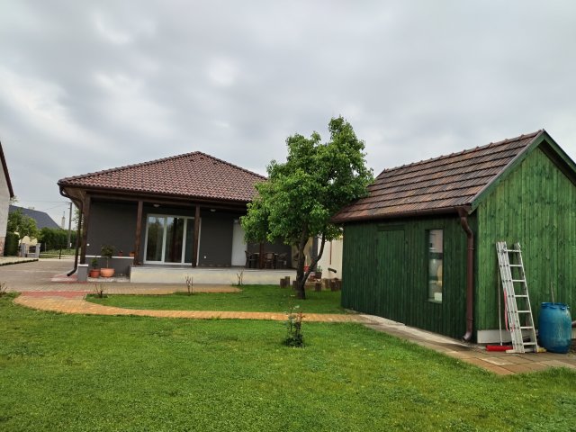 Eladó családi ház, Péren 119 M Ft, 3 szobás