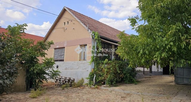 Eladó családi ház, Sombereken 12.99 M Ft, 3 szobás