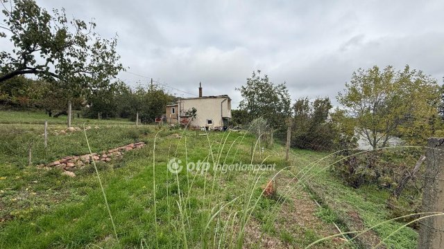 Eladó családi ház, Pécsett 15.9 M Ft, 1+2 szobás