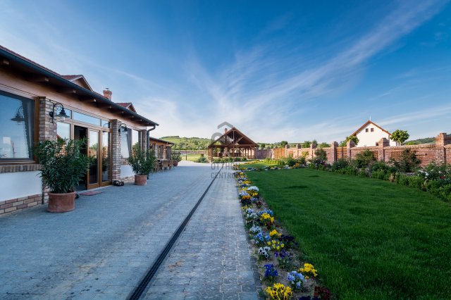 Eladó hotel, Kisharsányon 908.483 M Ft / költözzbe.hu