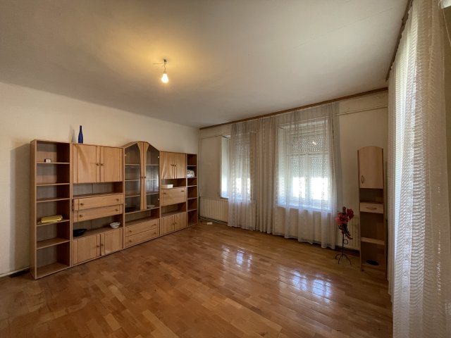 Eladó családi ház, Süttőn 23.9 M Ft, 2 szobás