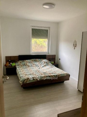 Eladó családi ház, Dánszentmiklóson 84 M Ft, 3+1 szobás