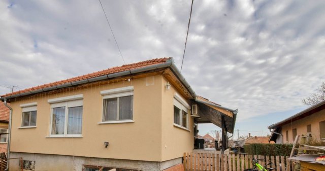 Eladó családi ház, Felsőpakonyban 83 M Ft, 4 szobás