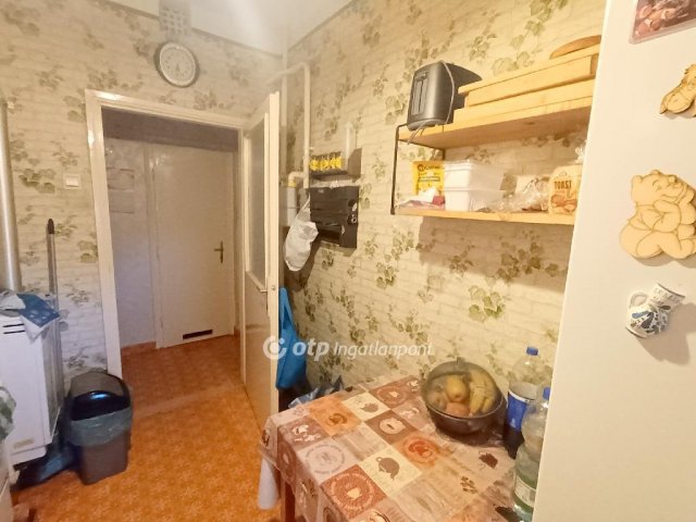 Eladó téglalakás, Törökszentmiklóson 19.3 M Ft, 2 szobás