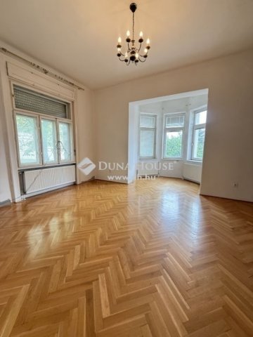 Eladó családi ház, Pécsett 184 M Ft, 5 szobás