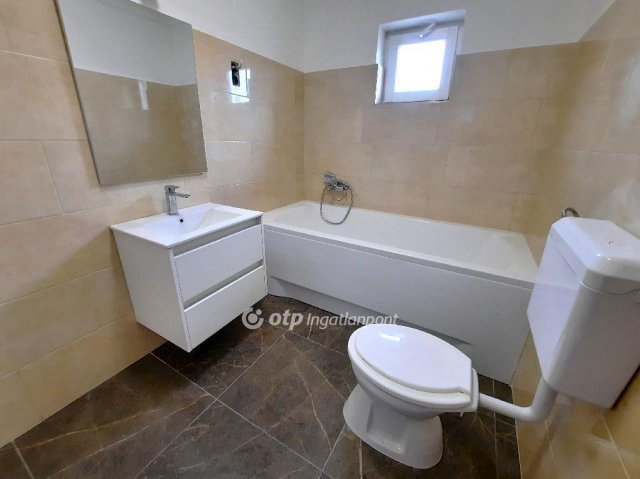 Eladó családi ház, Csemőn 39.9 M Ft, 3 szobás