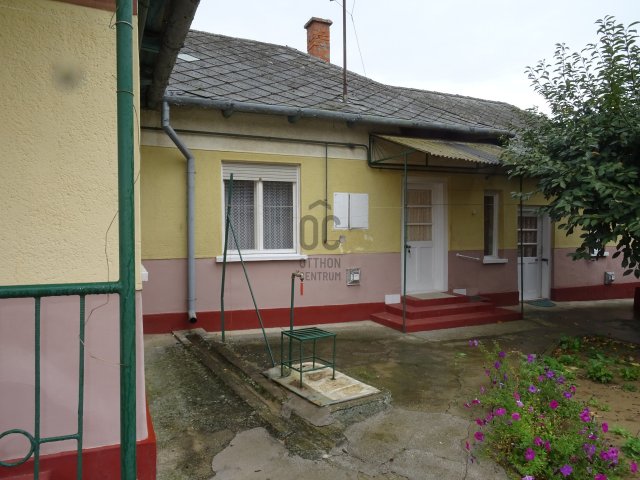 Eladó családi ház, Szabolcson 10.5 M Ft, 3 szobás