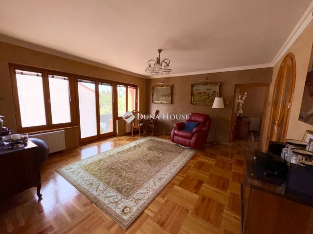 Eladó téglalakás, Pécsett 75.99 M Ft, 4 szobás