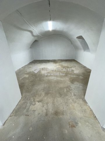 Eladó üzlethelyiség, Pécsett 37.9 M Ft / költözzbe.hu