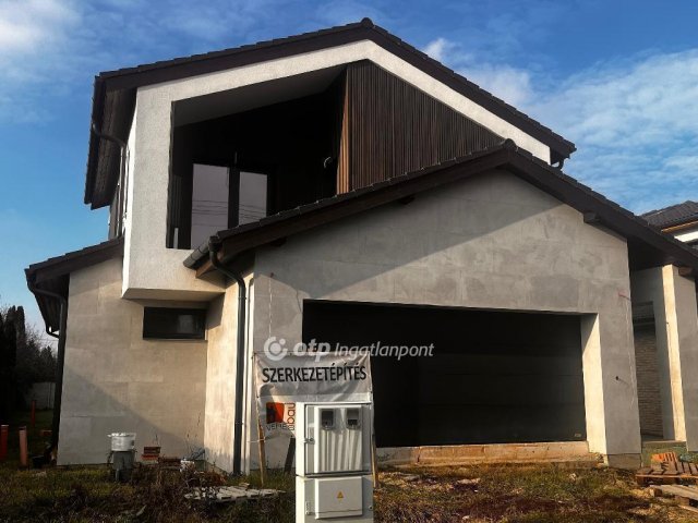 Eladó családi ház, Szegeden 215.081 M Ft, 5 szobás