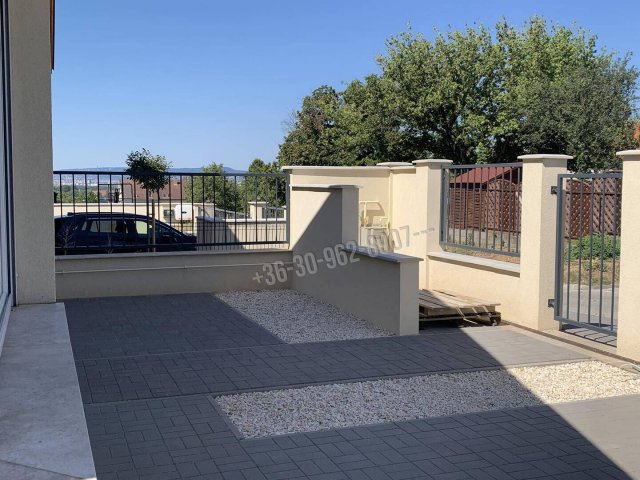 Eladó ikerház, Csömörön 129.9 M Ft, 4 szobás