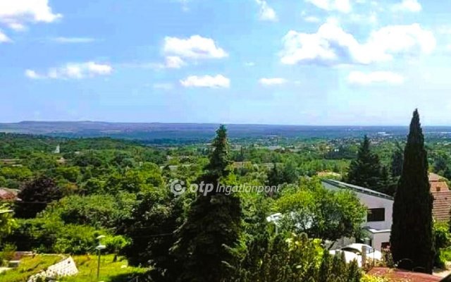 Eladó családi ház, Szentendrén 114.9 M Ft, 4 szobás