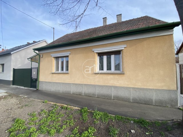 Eladó családi ház, Szegeden 49.9 M Ft, 2 szobás