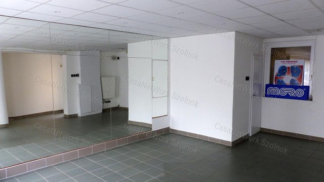 Eladó üzlethelyiség, Szolnokon 68 M Ft, 4 szobás