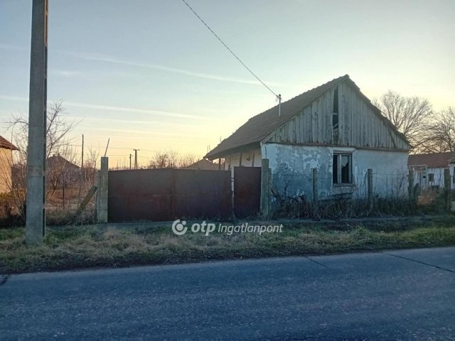 Eladó családi ház, Nagykerekin 4.8 M Ft, 1+1 szobás